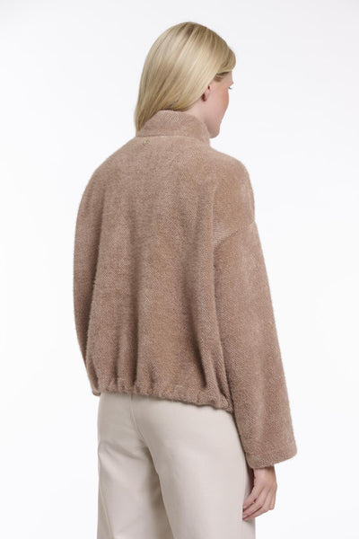 Boxy jacket with closure
