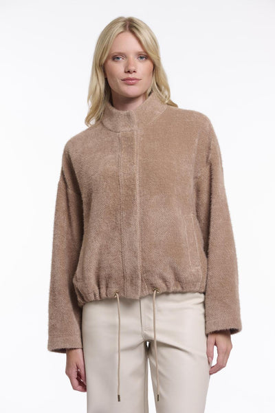 Boxy jacket with closure