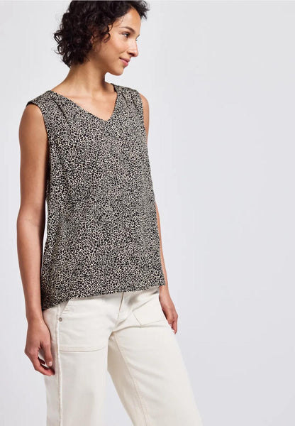 V-neck blouse w smok detail