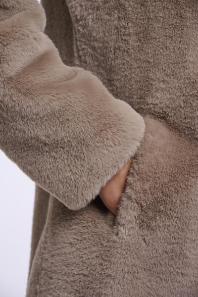 Single breasted faux fur coat