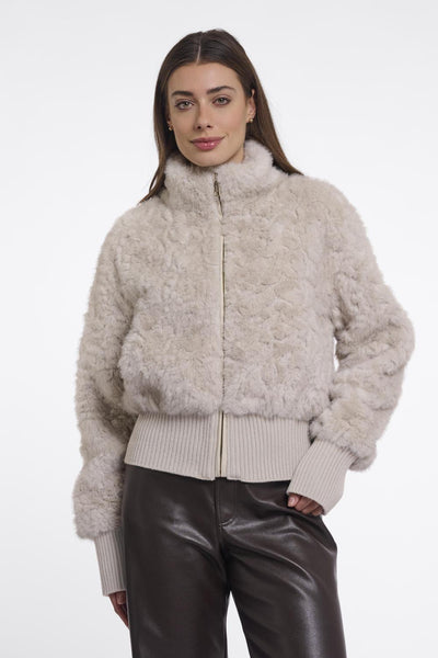 Short jacket with button closu