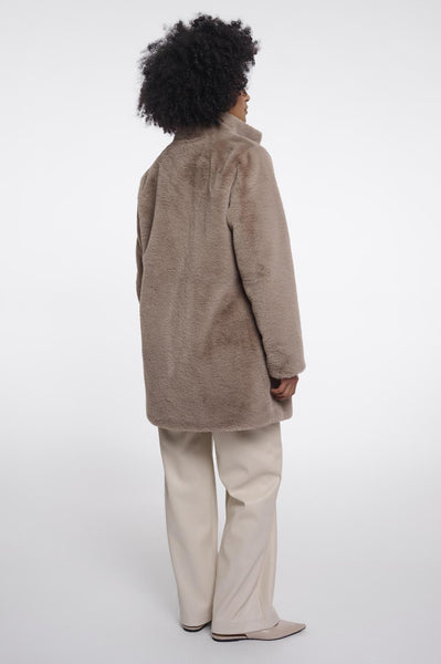 Single breasted faux fur coat