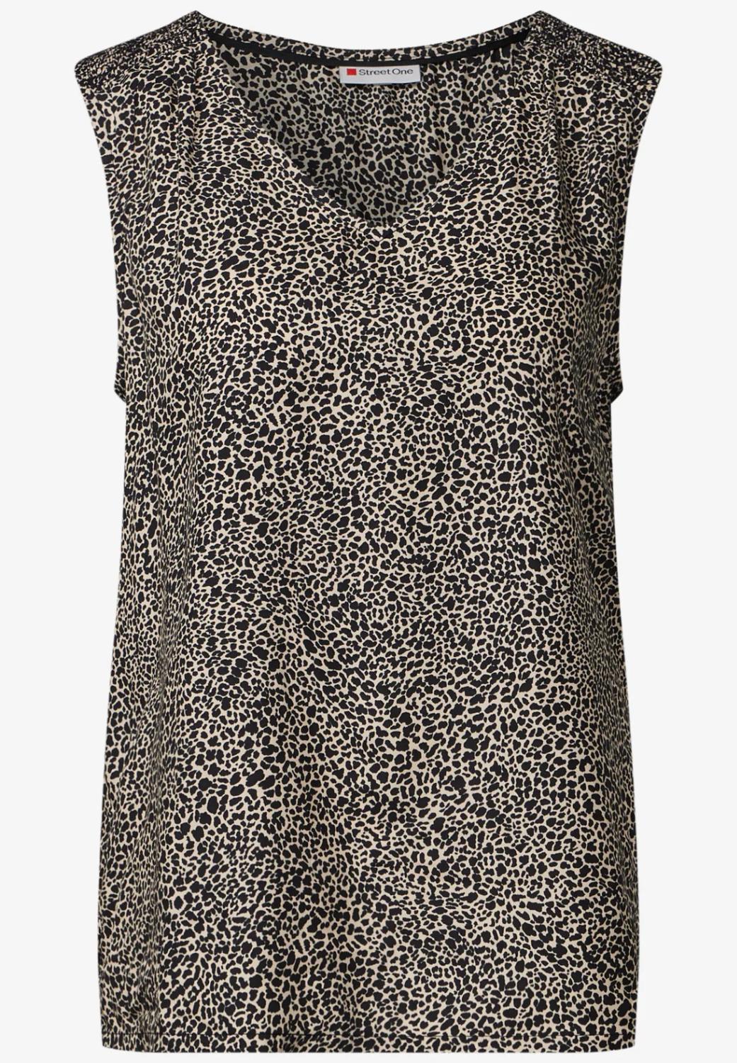 V-neck blouse w smok detail