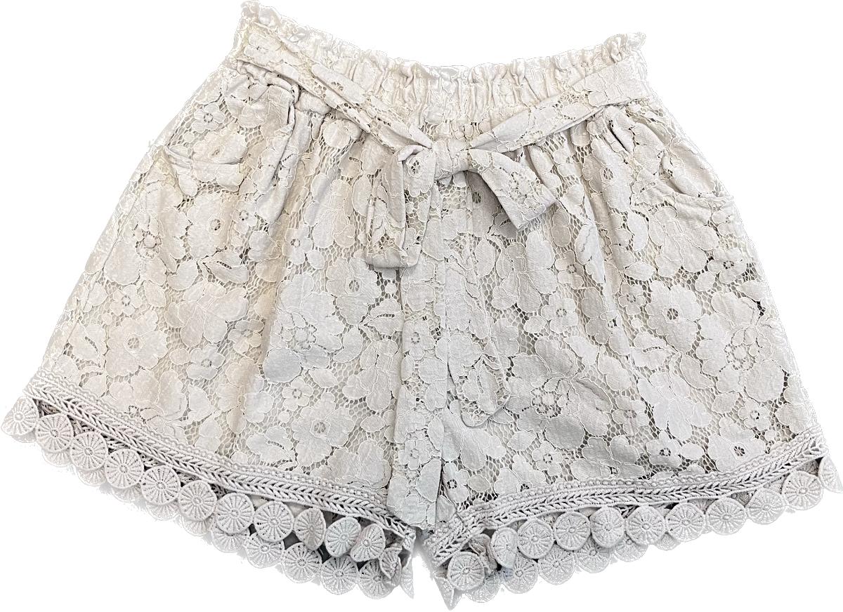 Short met kant beige