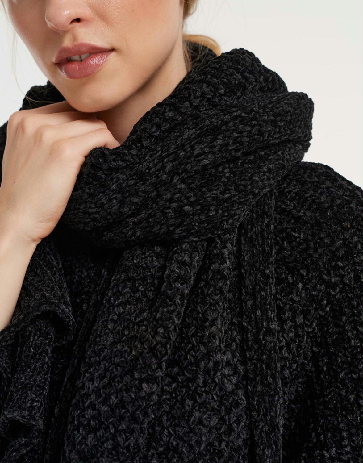 Avelvi scarf