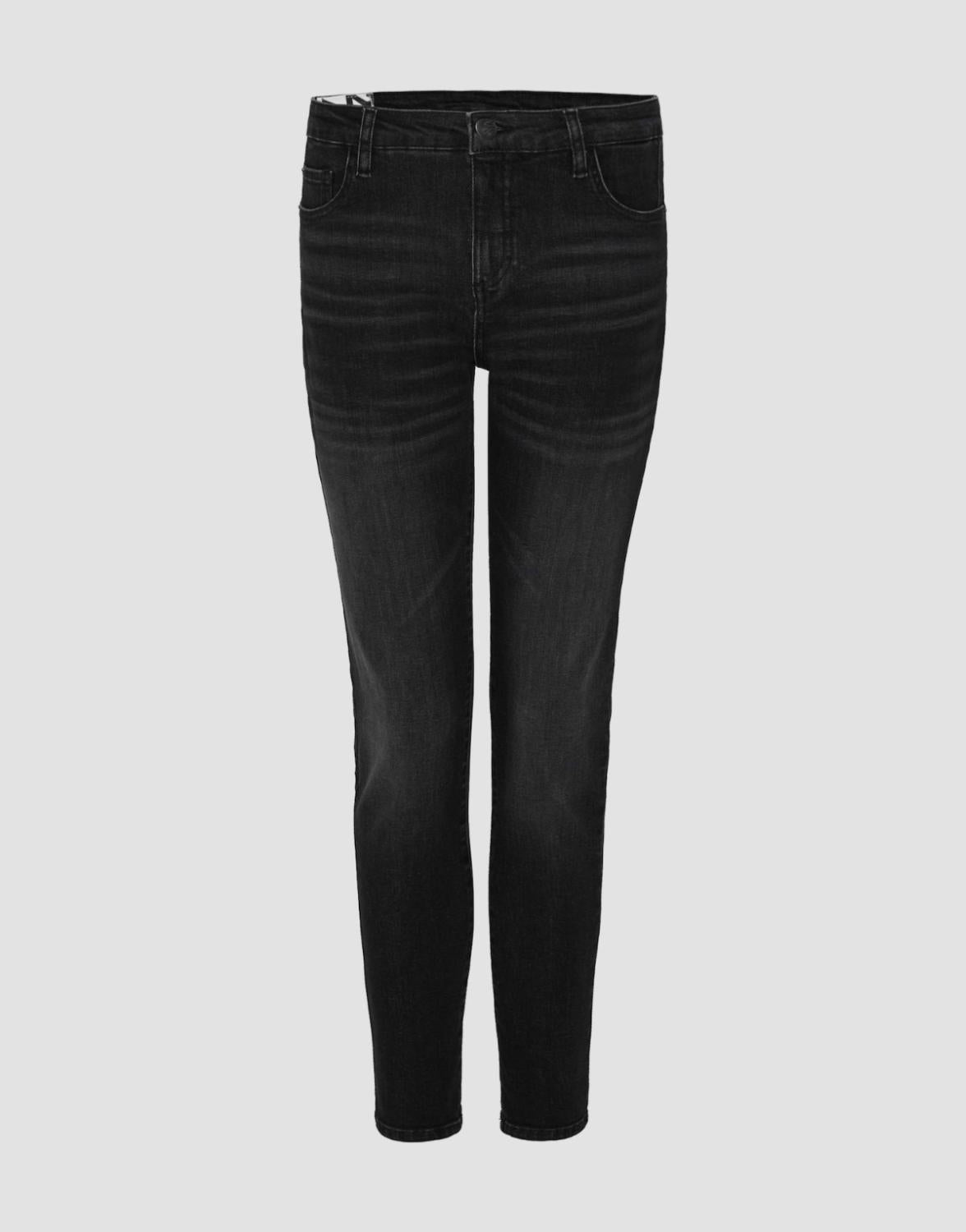 Evita dark